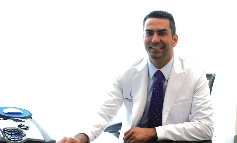 Cirujano Plástico Medellín Colombia